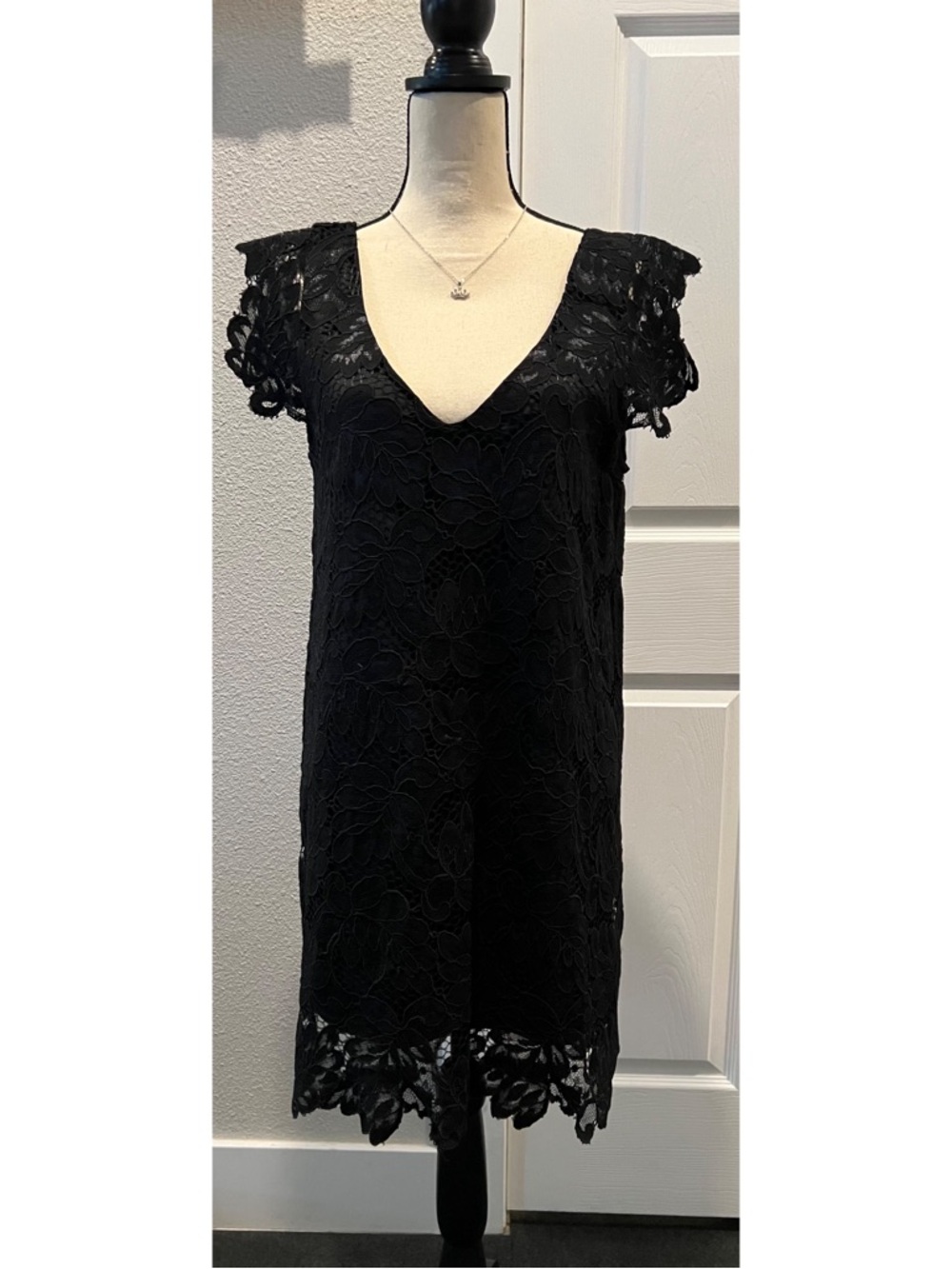 #1734 BB Dakota Black Lace Shift Dress Small